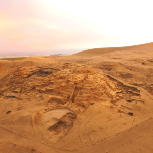 aspero edificio piramidal de los idolos