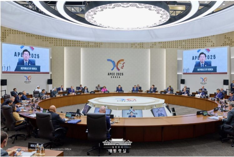 Los líderes de la APEC emiten la Declaración de Gyeongju. (ES-IT)