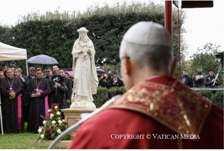 La imagen de Santa Rosa de Lima en los Jardines Vaticanos.