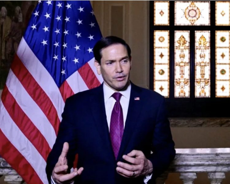 En Italia, Marco Rubio responde a los periodistas