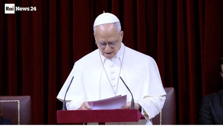 Leone XIV alle Cortes Generali: “La dignità umana non può rimanere astratta nella politica”