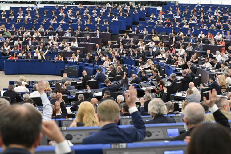 Ampliación: Los eurodiputados celebran los esfuerzos de reforma de Ucrania en medio de la guerra