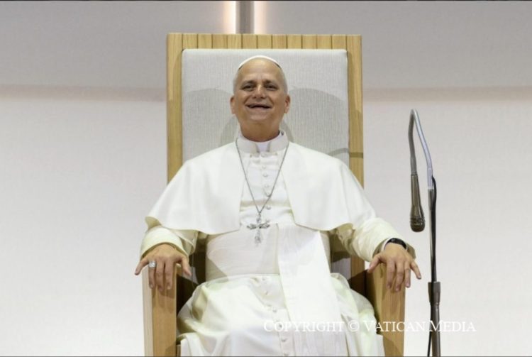 Papa Leon XIV en Rimini «Antes que las fronteras, las definiciones y las instituciones, siempre están las personas.»