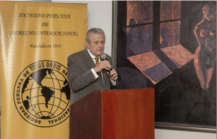 Entrevista al Embajador Oscar Maúrtua de Romana